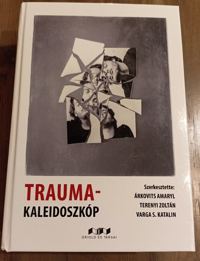 A Trauma-kaleidoszkóp című kötet borítója